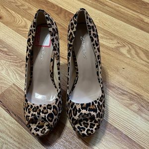 Leopard print corduroy stilettos 7.5